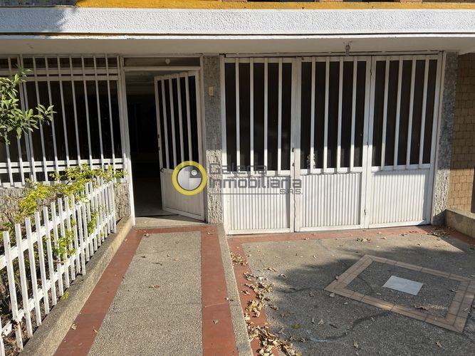 Casa de 5 alcobas en venta en Granjas De Provenza, Bucaramanga, 280 m² · foto 2 de 24