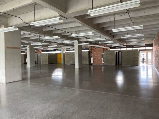Oficina en arriendo en Shellmar, Medellín, 462 m² · foto 2 de 18