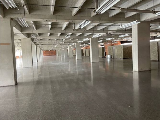 Oficina en arriendo en Shellmar, Medellín, 1165 m² · foto 18 de 19