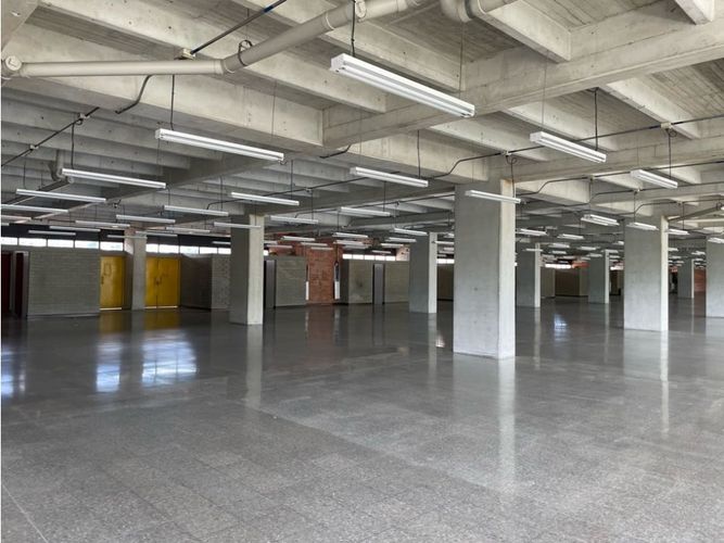 Oficina en arriendo en Shellmar, Medellín, 1940 m² · foto 16 de 18