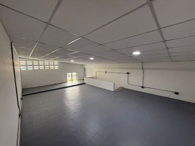 Bodega en arriendo en Cristo Rey, Medellín, 164 m² · foto 4 de 8