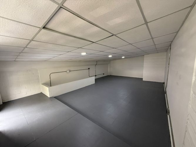Bodega en arriendo en Cristo Rey, Medellín, 164 m² · foto 5 de 8