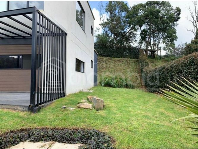 Casa de 4 alcobas en venta en Montessori, Envigado, 370 m² · foto 3 de 16
