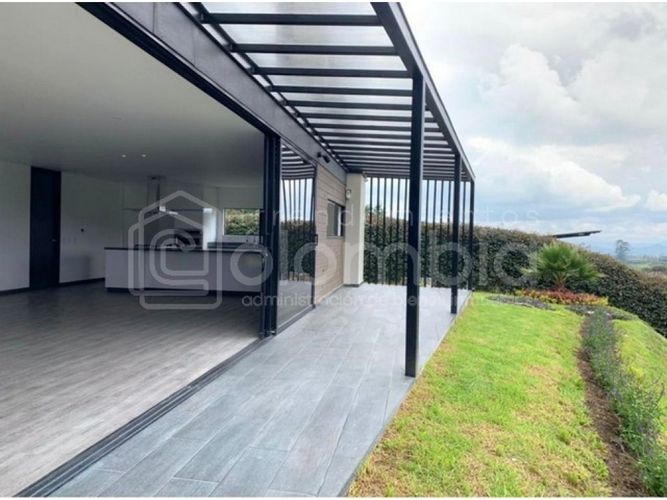 Casa de 4 alcobas en venta en Montessori, Envigado, 370 m² · foto 5 de 16