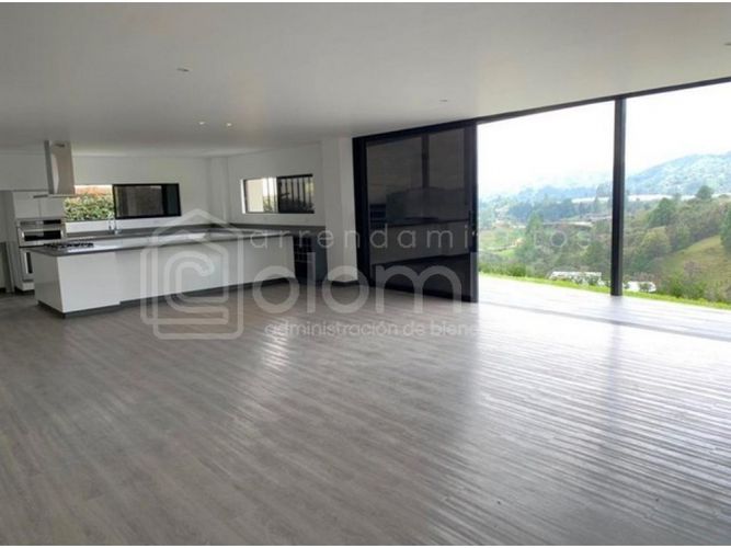Casa de 4 alcobas en venta en Montessori, Envigado, 370 m² · foto 6 de 16