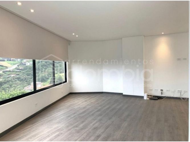 Casa de 4 alcobas en venta en Montessori, Envigado, 370 m² · foto 11 de 16