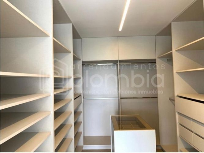 Casa de 4 alcobas en venta en Montessori, Envigado, 370 m² · foto 12 de 16