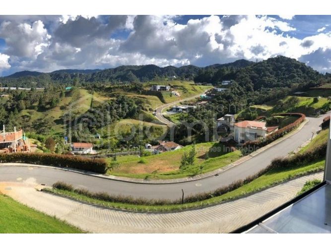 Casa de 4 alcobas en venta en Montessori, Envigado, 370 m² · foto 14 de 16