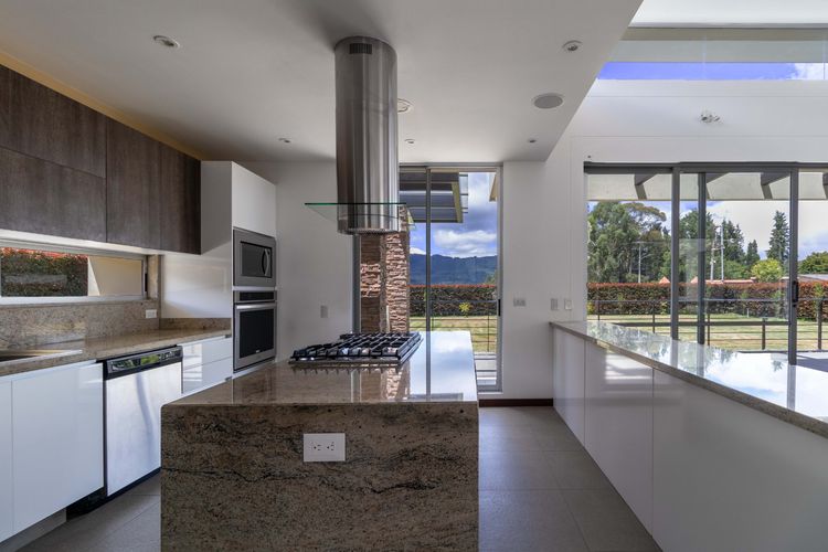 Casa de 4 alcobas en venta en La Violeta, Sopó, 1750 m² · foto 2 de 24