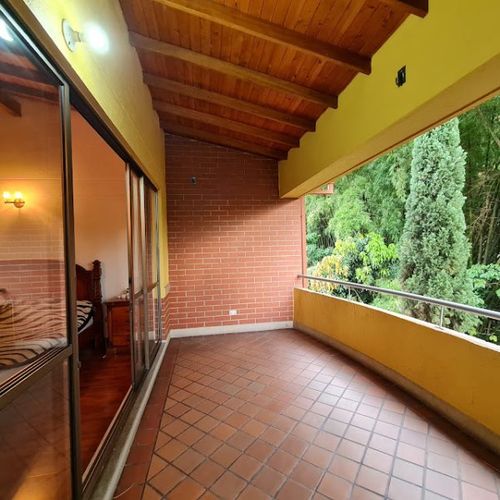 Casa de 3 alcobas en venta en Escobero, Envigado, 310 m² · foto 11 de 24