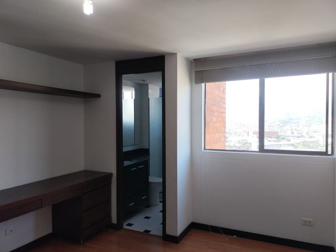 Apartamento de 3 alcobas en arriendo en El Poblado, Medellín, 174 m² · foto 7 de 17