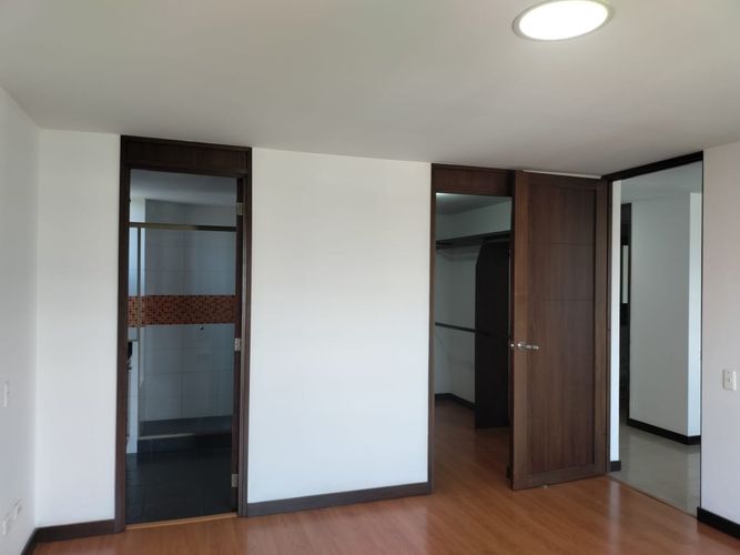 Apartamento de 3 alcobas en arriendo en El Poblado, Medellín, 174 m² · foto 13 de 17