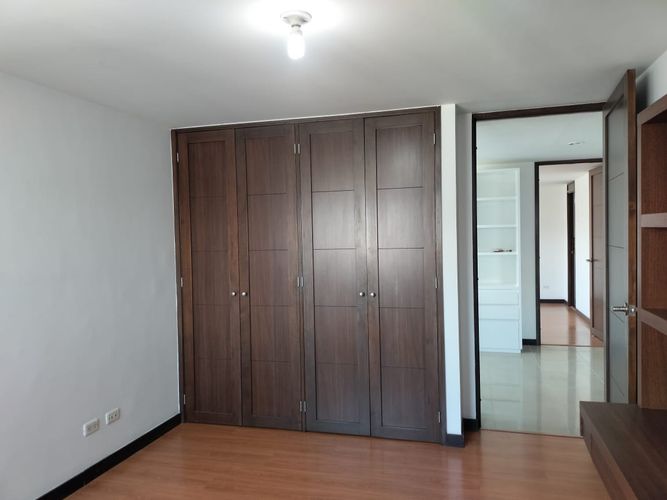 Apartamento de 3 alcobas en arriendo en El Poblado, Medellín, 174 m² · foto 8 de 17