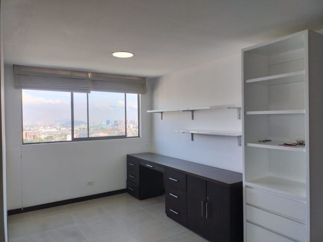 Apartamento de 3 alcobas en arriendo en El Poblado, Medellín, 174 m² · foto 11 de 17