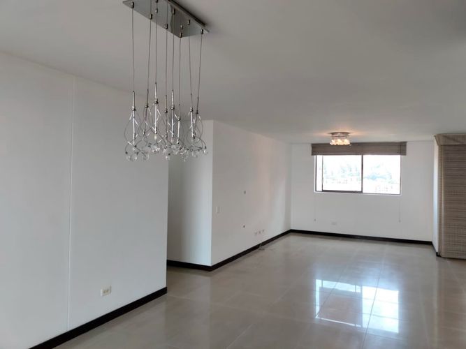 Apartamento de 3 alcobas en arriendo en El Poblado, Medellín, 174 m² · foto 4 de 17