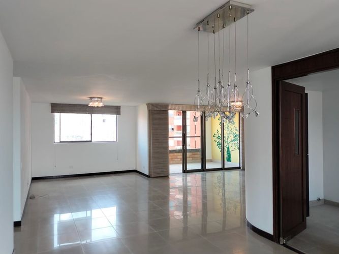 Apartamento de 3 alcobas en arriendo en El Poblado, Medellín, 174 m² · foto 2 de 17