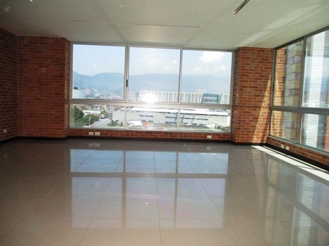 Oficina en arriendo en El Poblado, Medellín, 64 m² · foto 3 de 8