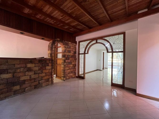 Apartamento de 3 alcobas en arriendo en Santa María De Los Ángeles, Medellín, 157 m² · foto 3 de 19