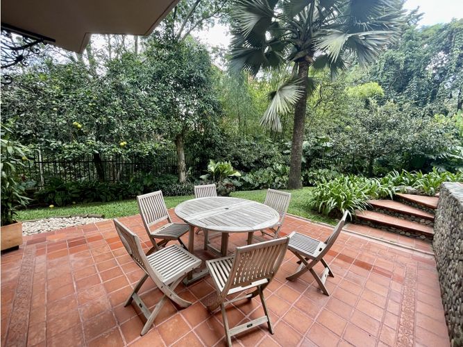 Casa de 4 alcobas en venta en Altos Del Poblado, Medellín, 300 m² · foto 2 de 18