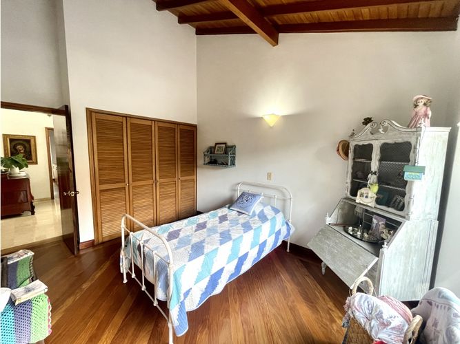 Casa de 4 alcobas en venta en Altos Del Poblado, Medellín, 300 m² · foto 10 de 18