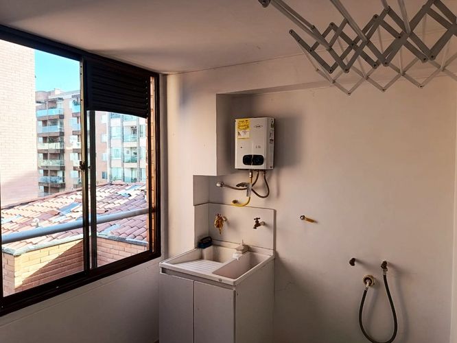 Apartamento de 3 alcobas en arriendo en Laureles, Medellín, 150 m² · foto 2 de 19
