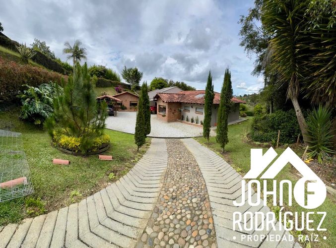 Casa de 4 alcobas en venta en El Rosal, Rionegro, 240 m² · foto 2 de 24