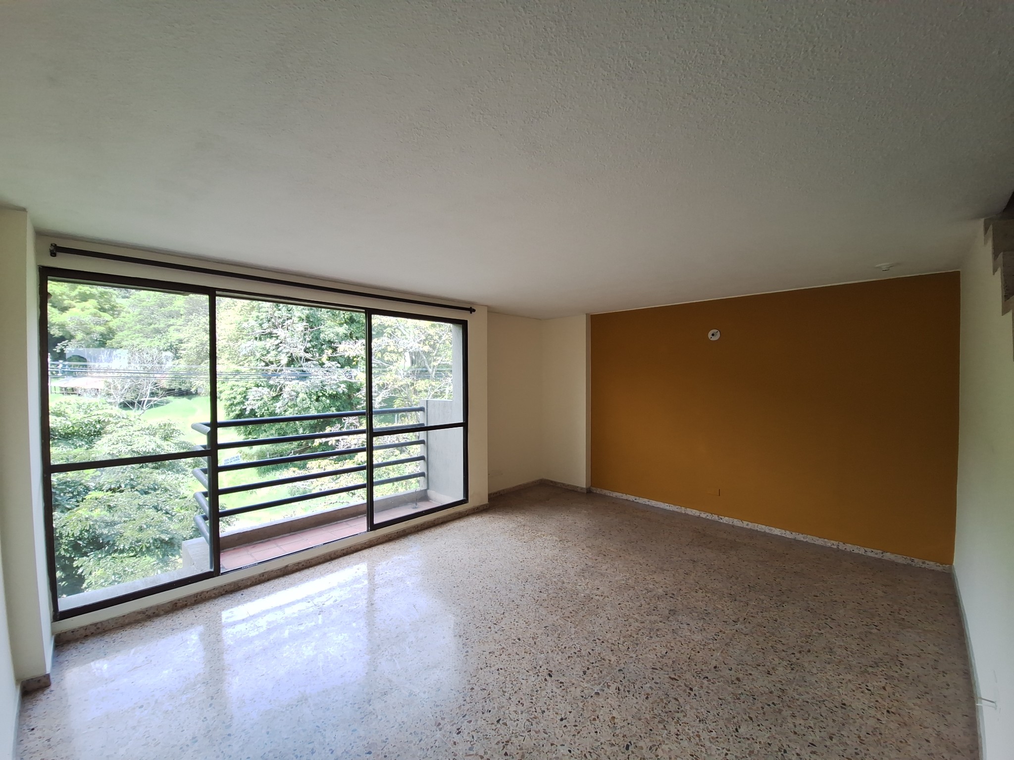 Apartamento en venta en El Refugio, Cali · foto 2 de 24