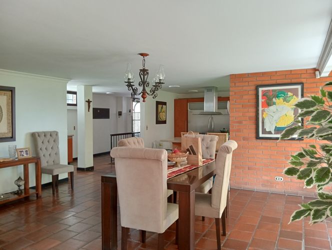 Casa de 6 alcobas en venta en Bellavista, Cali, 590 m² · foto 9 de 24