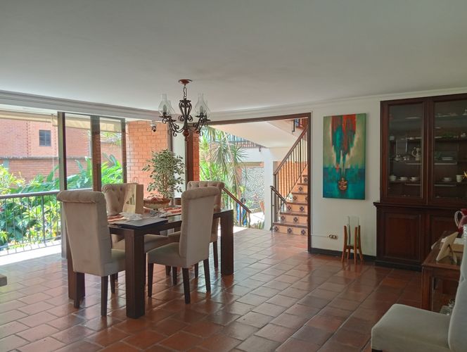 Casa de 6 alcobas en venta en Bellavista, Cali, 590 m² · foto 10 de 24