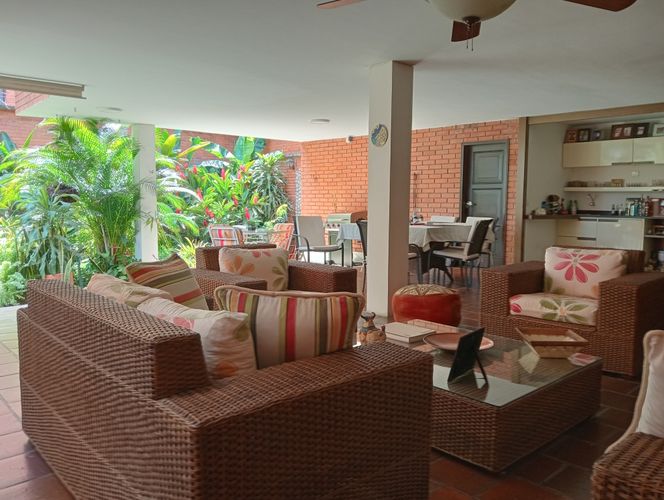 Casa de 6 alcobas en venta en Bellavista, Cali, 590 m² · foto 12 de 24