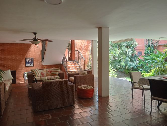 Casa de 6 alcobas en venta en Bellavista, Cali, 590 m² · foto 15 de 24