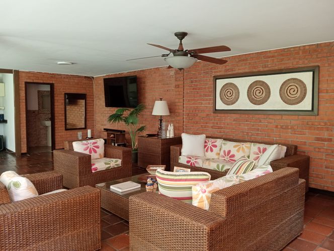 Casa de 6 alcobas en venta en Bellavista, Cali, 590 m² · foto 16 de 24