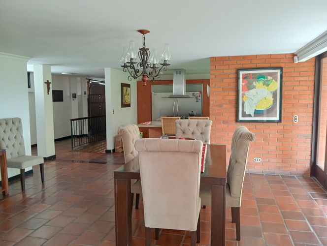 Casa de 6 alcobas en venta en Bellavista, Cali, 590 m² · foto 17 de 24