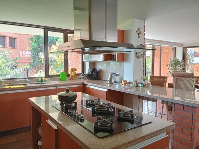 Casa de 6 alcobas en venta en Bellavista, Cali, 590 m² · foto 22 de 24