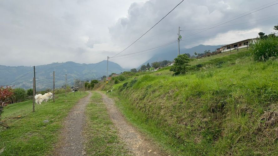 Lote en venta en San Cristobal, Medellín, 1629 m² · foto 9 de 10