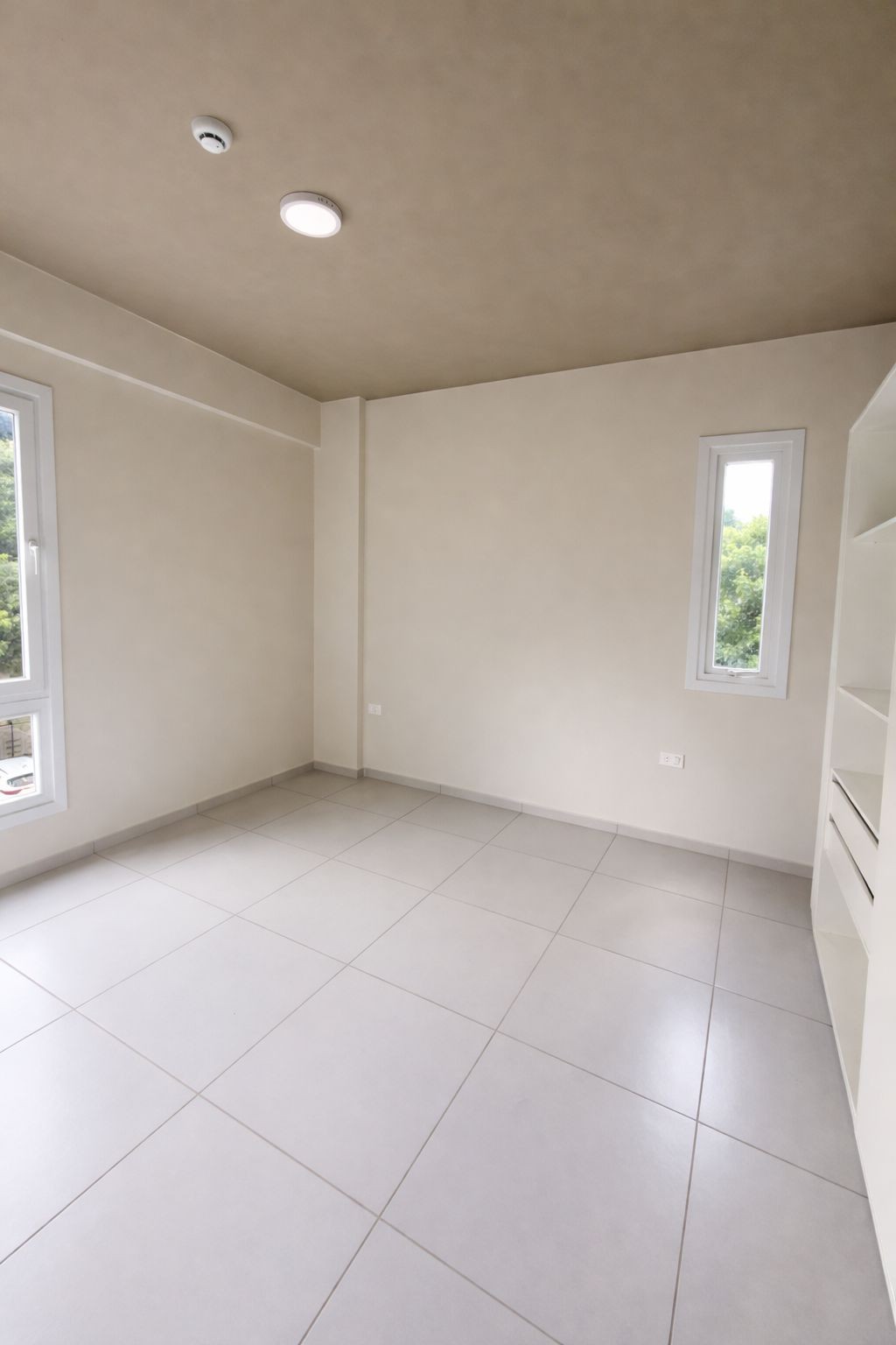 ALQUILO DEPARTAMENTO A ESTRENAR EN CONDOMINIO EN LUQUE — foto 2