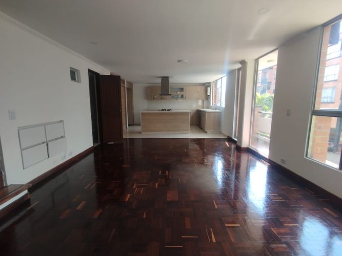 Apartamento de 3 alcobas en arriendo en Loma Del Escobero, Envigado, 150 m² · foto 2 de 13