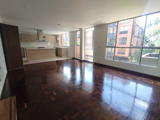 Apartamento de 3 alcobas en arriendo en Loma Del Escobero, Envigado, 150 m² · foto 3 de 13