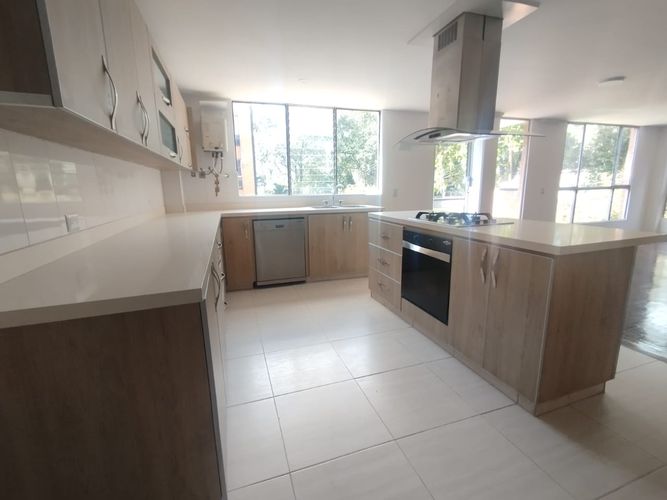 Apartamento de 3 alcobas en arriendo en Loma Del Escobero, Envigado, 150 m² · foto 4 de 13