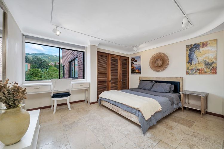 Apartamento de 4 alcobas en venta en Las Lomas, Medellín, 220 m² · foto 6 de 20