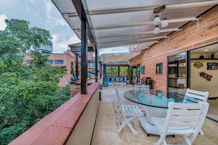 Apartamento de 4 alcobas en venta en Las Lomas, Medellín, 220 m² · foto 10 de 20