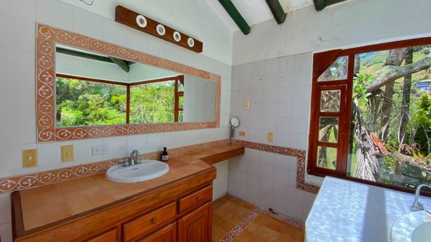 Casa de 5 alcobas en venta en El Higueron, Rionegro, 740 m² · foto 23 de 24