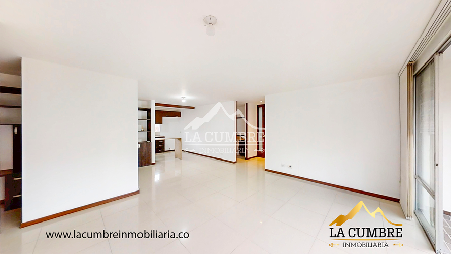 Apartamento de 3 alcobas en arriendo en Los Balsos, Medellín, 130 m² · foto 2 de 14