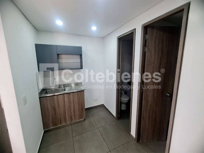 Oficina en arriendo en Zuñiga, Envigado, 68 m² · foto 8 de 11