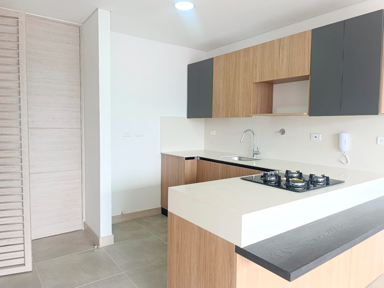 Apartamento en arriendo en El Poblado, Medellín · foto 3 de 18