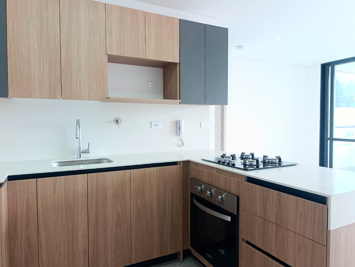 Apartamento en arriendo en El Poblado, Medellín · foto 2 de 18