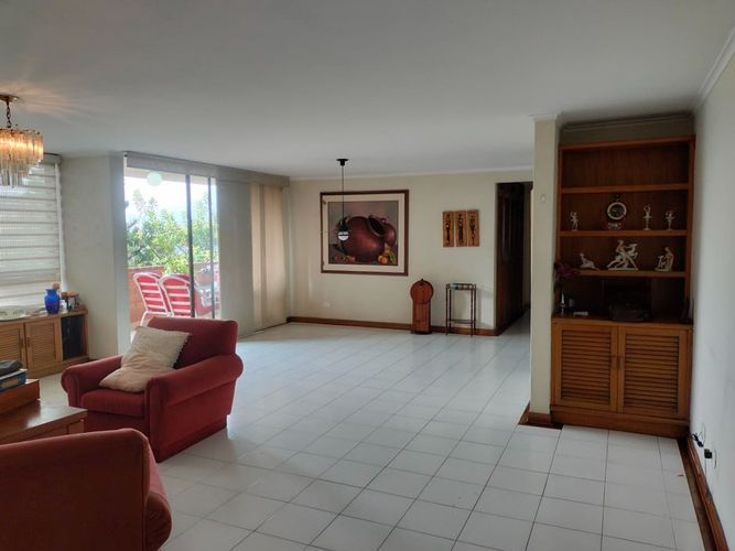 Apartamento de 4 alcobas en venta en El Poblado, Medellín, 198 m² · foto 3 de 18