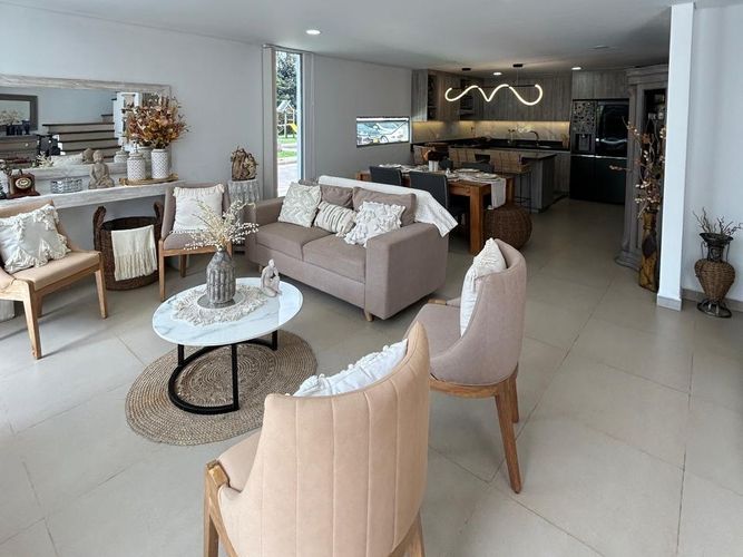 Casa de 4 alcobas en venta en La Ceja, 200 m² · foto 2 de 12