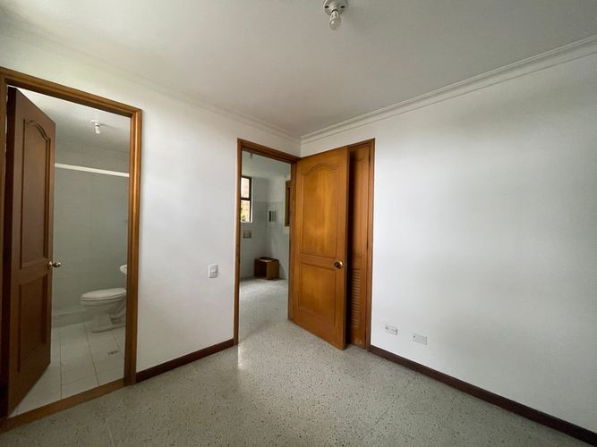 Casa de 3 alcobas en venta en Loma Benedictinos, Envigado, 305 m² · foto 13 de 24
