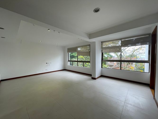 Casa de 3 alcobas en venta en Loma Benedictinos, Envigado, 305 m² · foto 14 de 24